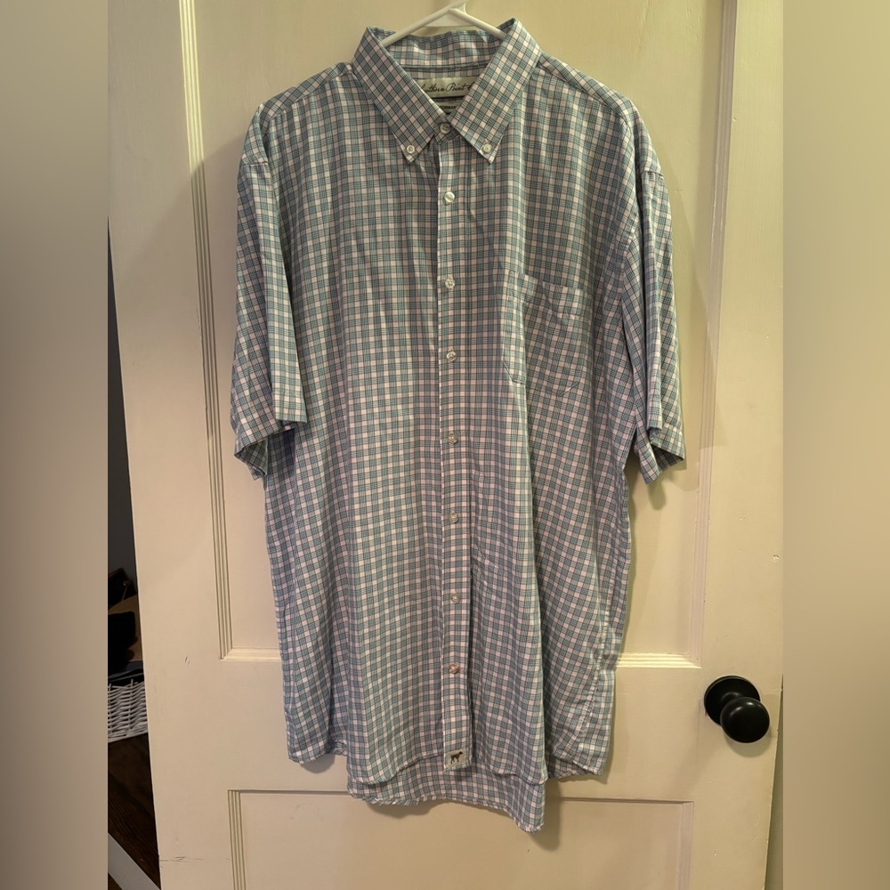 Southern Point Co. SS button down. Performance fabric. Item is in EUC.